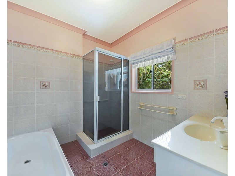 17 Upper Camp Mountain, Camp Mountain QLD 4520