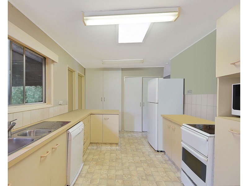 86 Illuta Avenue, Ferny Hills QLD 4055