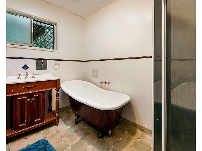 86 Illuta Avenue, Ferny Hills QLD 4055