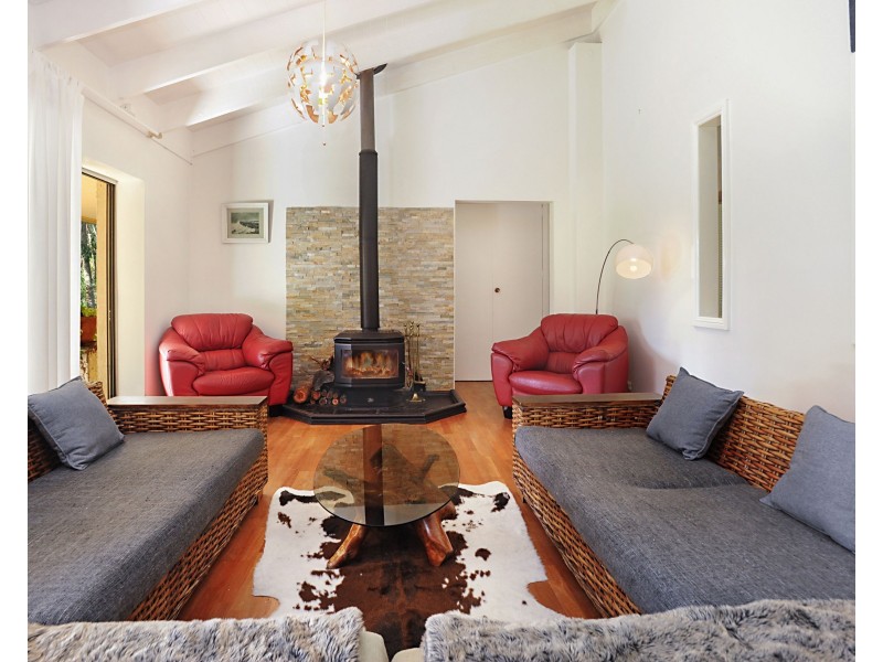 407 Camp Mountain Road, Camp Mountain QLD 4520