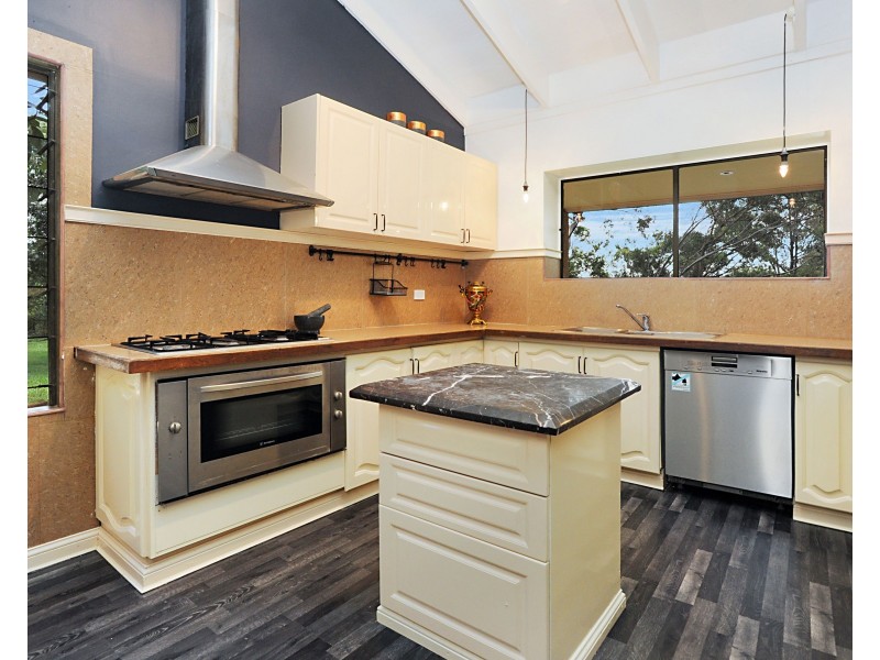 407 Camp Mountain Road, Camp Mountain QLD 4520