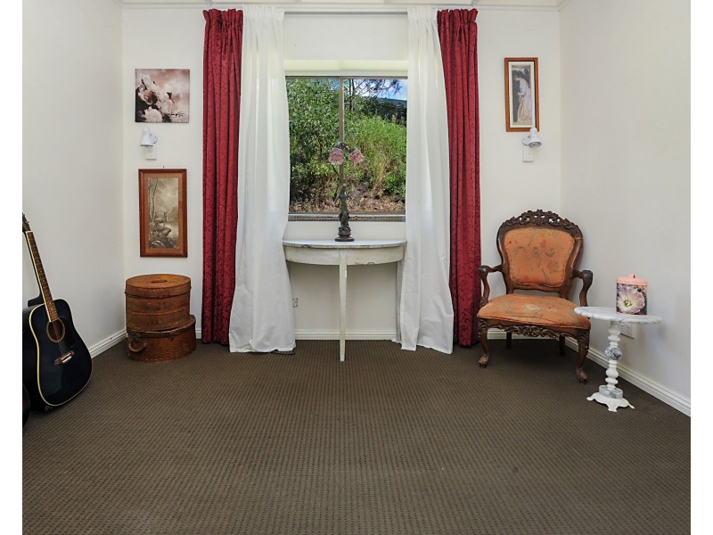 407 Camp Mountain Road, Camp Mountain QLD 4520