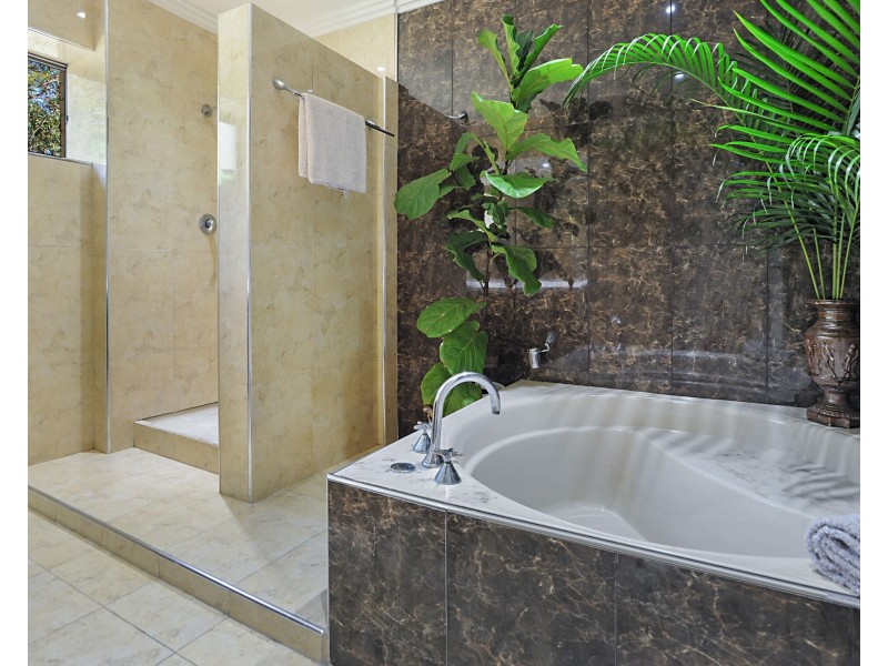 407 Camp Mountain Road, Camp Mountain QLD 4520