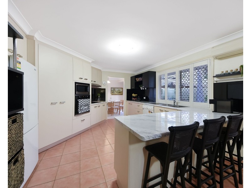 9 Lorenc Place, Bridgeman Downs QLD 4035