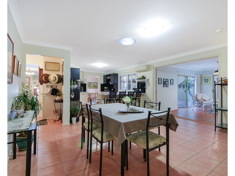 9 Lorenc Place, Bridgeman Downs QLD 4035