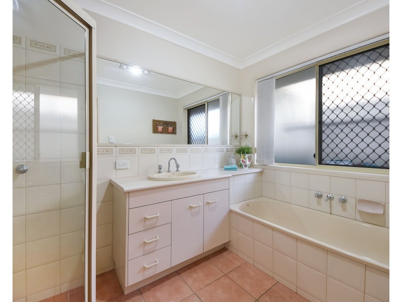9 Lorenc Place, Bridgeman Downs QLD 4035