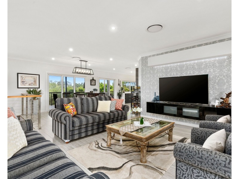 9 Skyline Court, Draper QLD 4520