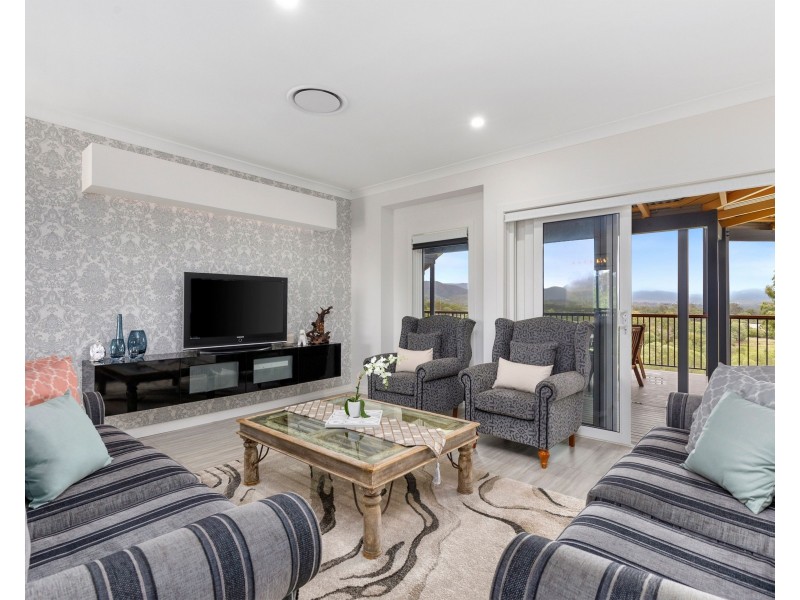 9 Skyline Court, Draper QLD 4520