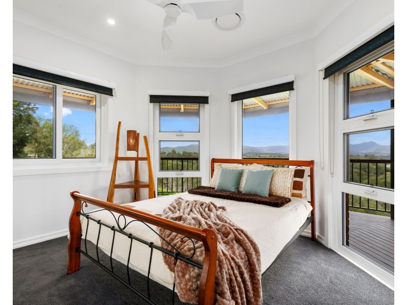 9 Skyline Court, Draper QLD 4520