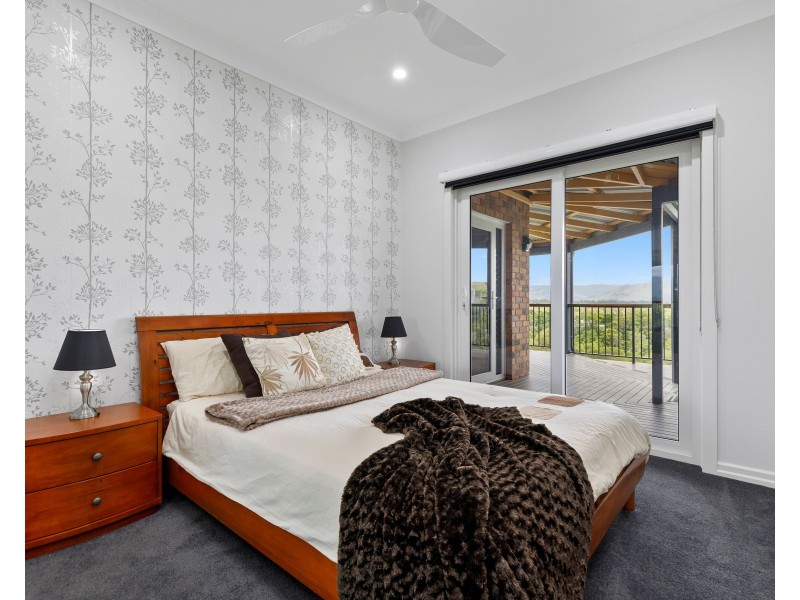 9 Skyline Court, Draper QLD 4520