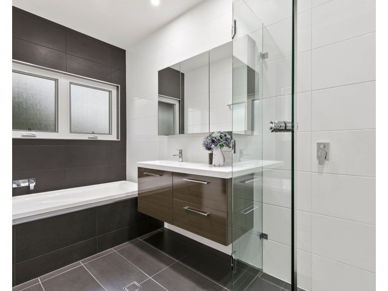 9 Skyline Court, Draper QLD 4520