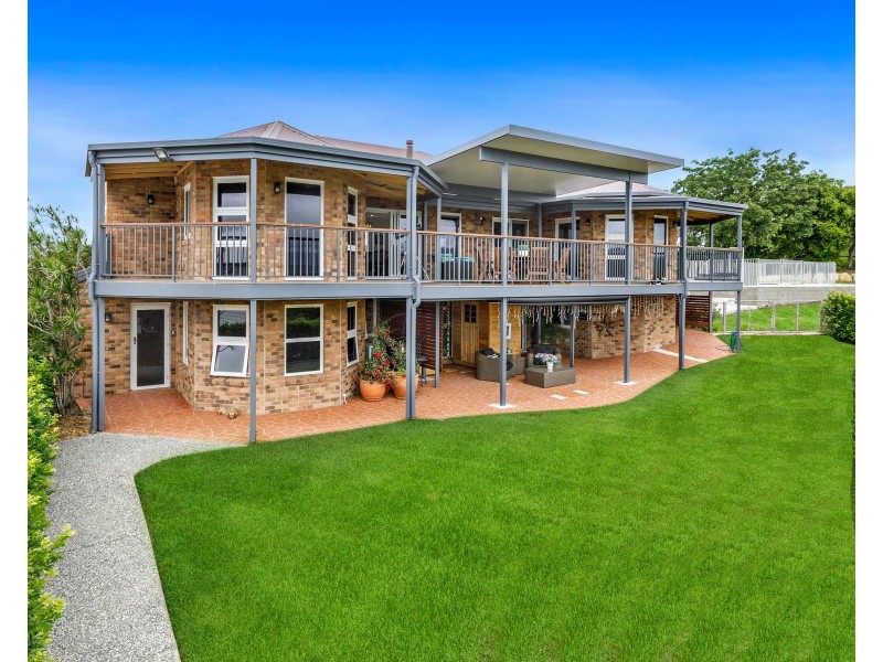 9 Skyline Court, Draper QLD 4520