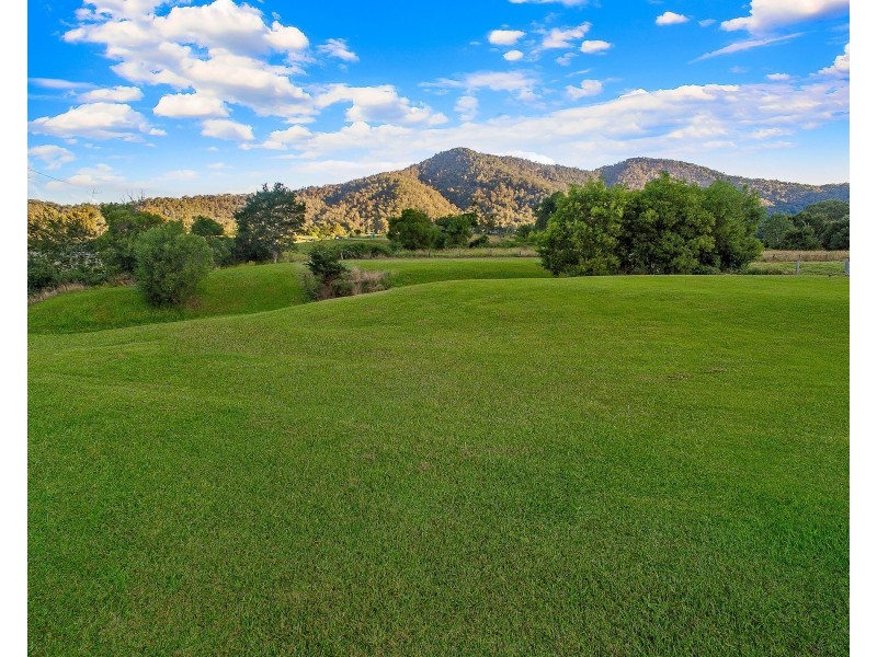 6 Horseshoe Court, Samsonvale QLD 4520