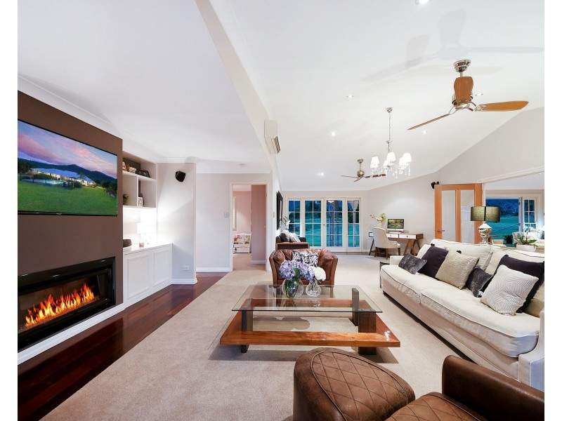 6 Horseshoe Court, Samsonvale QLD 4520