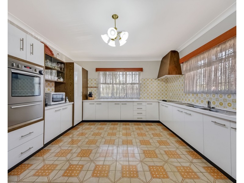 16 Whites Road, Chermside West QLD 4032