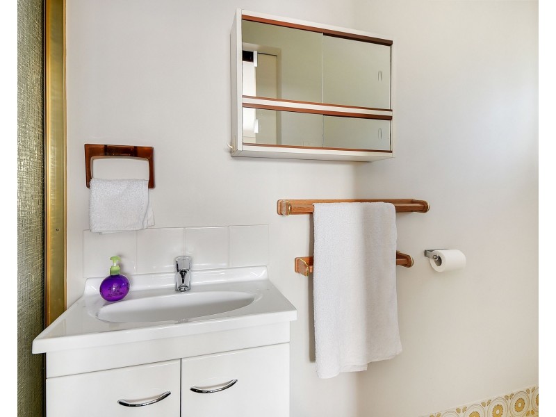 16 Whites Road, Chermside West QLD 4032