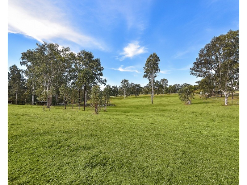20 Mountain View Court, Samford Valley QLD 4520