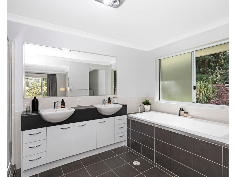 6 Bellbird Court, Cedar Creek QLD 4520