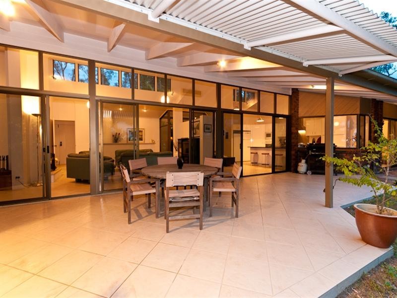 18 Nullamanna Road, Samford QLD 4520