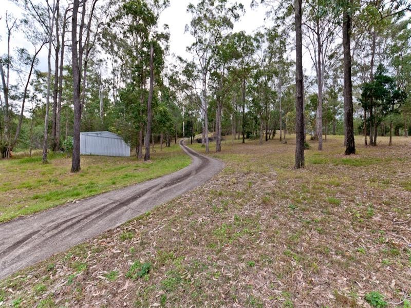 18 Nullamanna Road, Samford QLD 4520