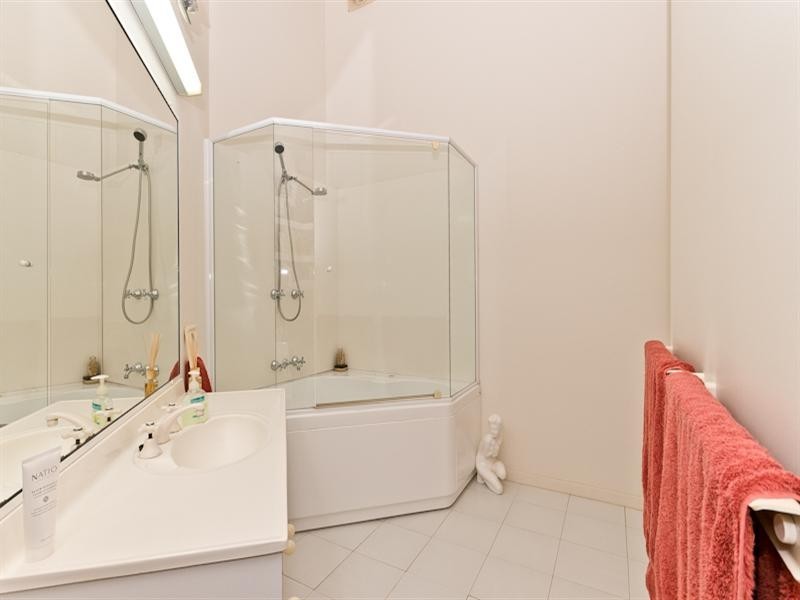 18 Nullamanna Road, Samford QLD 4520