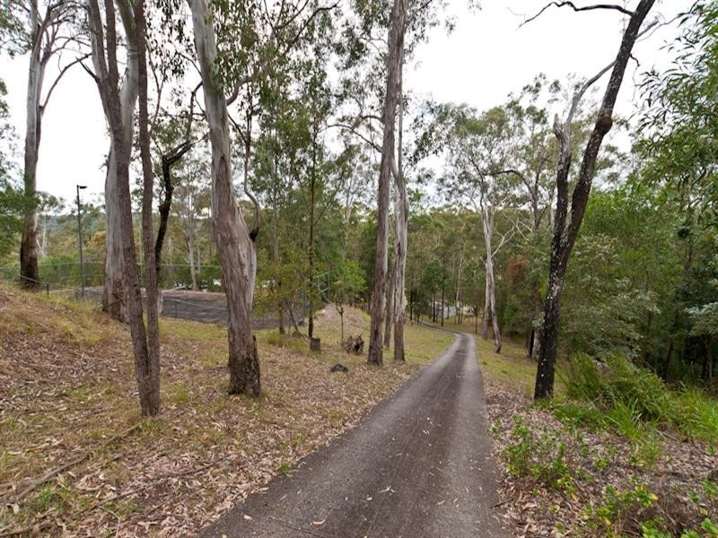 18 Nullamanna Road, Samford QLD 4520