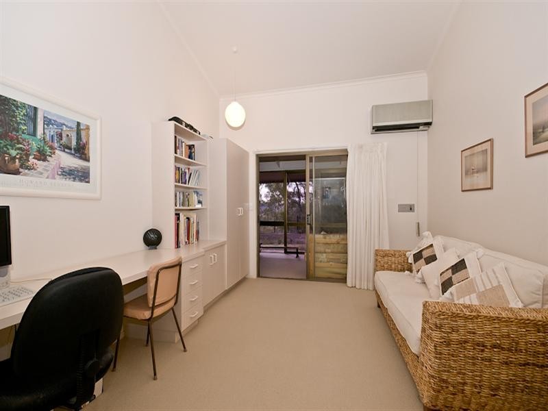 18 Nullamanna Road, Samford QLD 4520