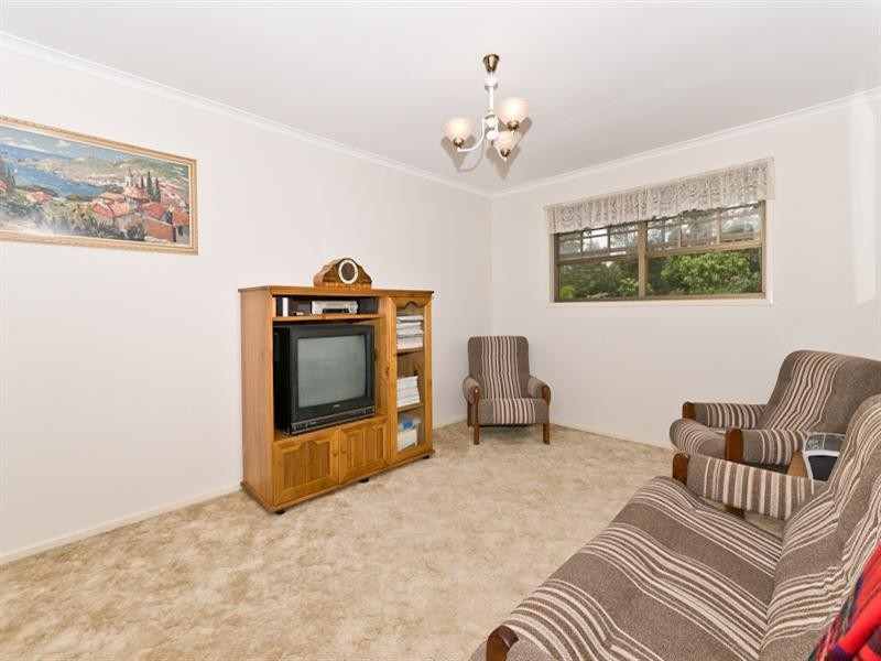 11 Barker Street, Cashmere QLD 4500