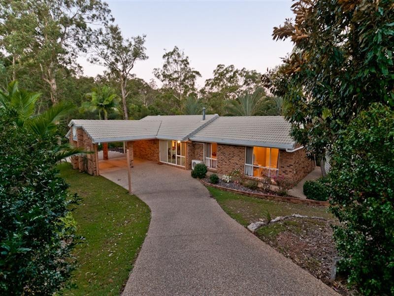 8 Denniston Court, Clear Mountain QLD 4500