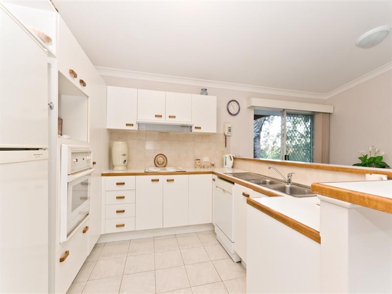 8 Denniston Court, Clear Mountain QLD 4500