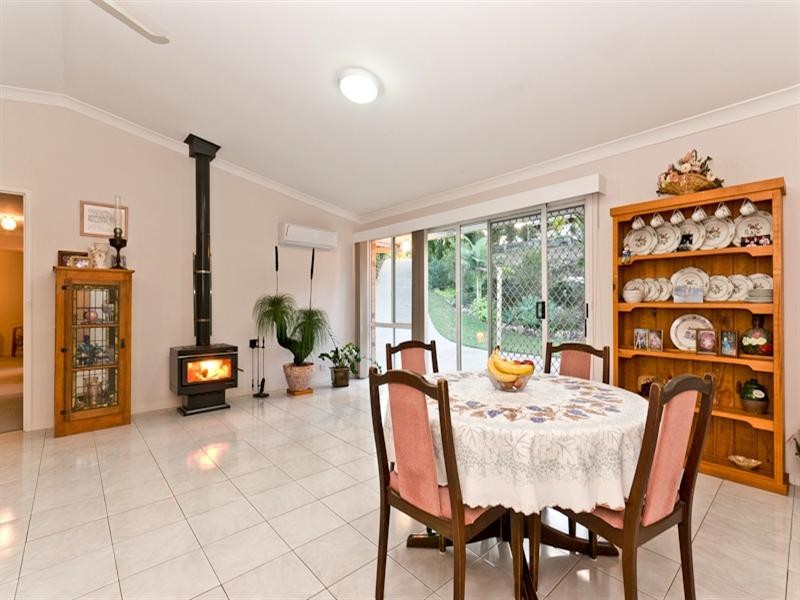8 Denniston Court, Clear Mountain QLD 4500