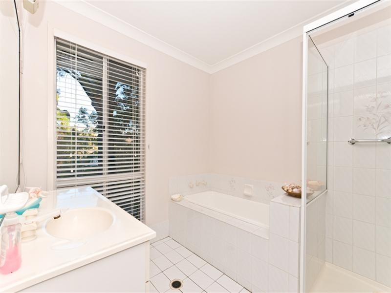 8 Denniston Court, Clear Mountain QLD 4500