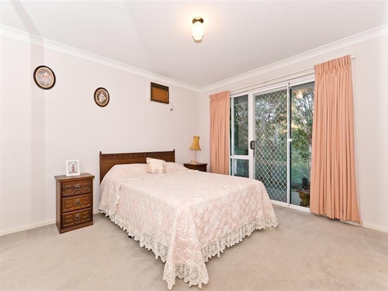 8 Denniston Court, Clear Mountain QLD 4500