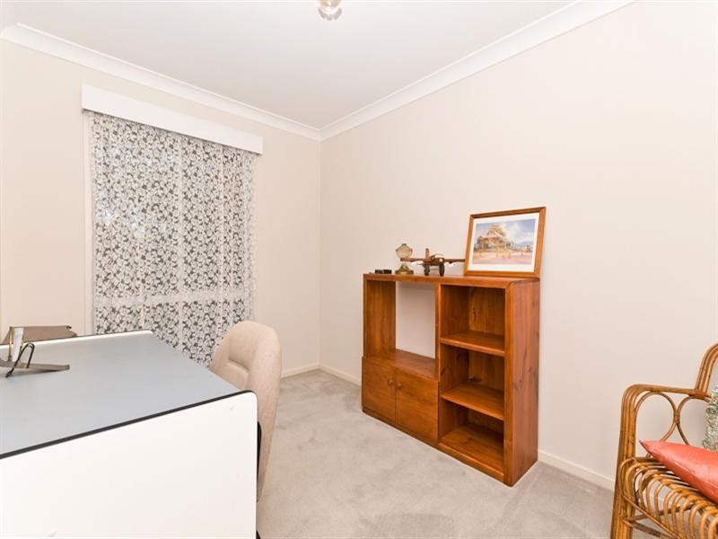 8 Denniston Court, Clear Mountain QLD 4500