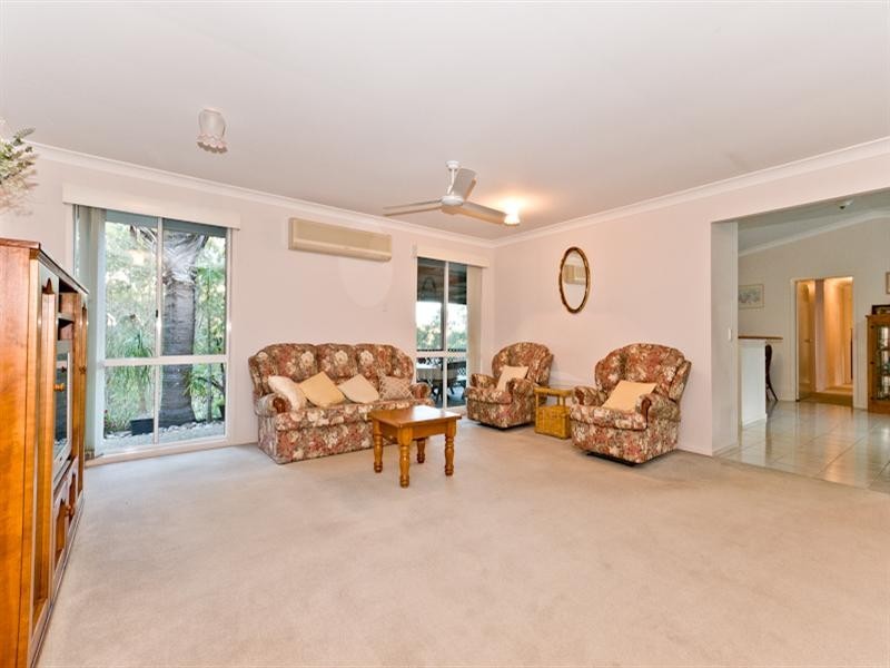 8 Denniston Court, Clear Mountain QLD 4500