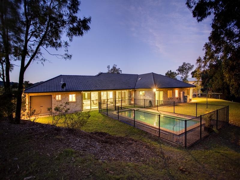 7 Dressage Close, Samford QLD 4520