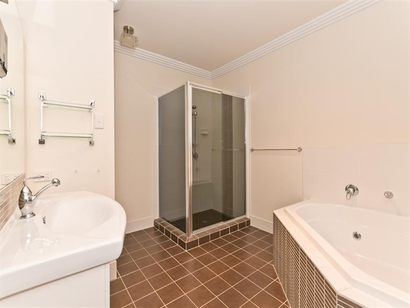 2 Chalmers Court, Samford QLD 4520