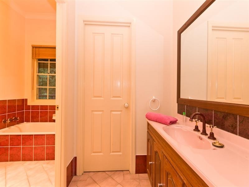 48 Honeywood Court, Samford QLD 4520