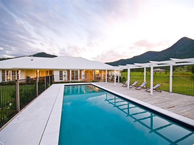 6 Horseshoe Court, Samford QLD 4520