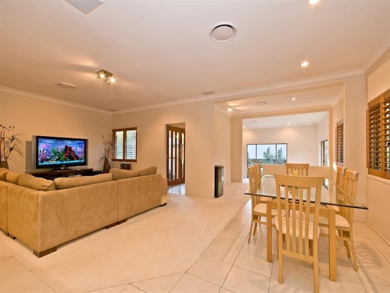 10 Henry Court, Cashmere QLD 4500