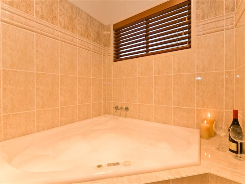 10 Henry Court, Cashmere QLD 4500