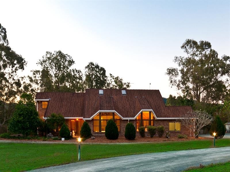 4 Mangifera Close, Wights Mountain QLD 4520