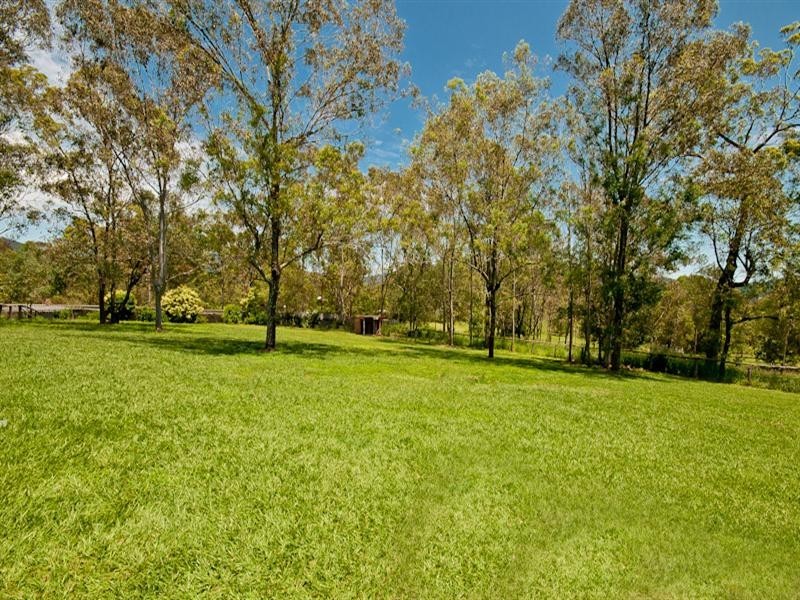 4 Mangifera Close, Wights Mountain QLD 4520