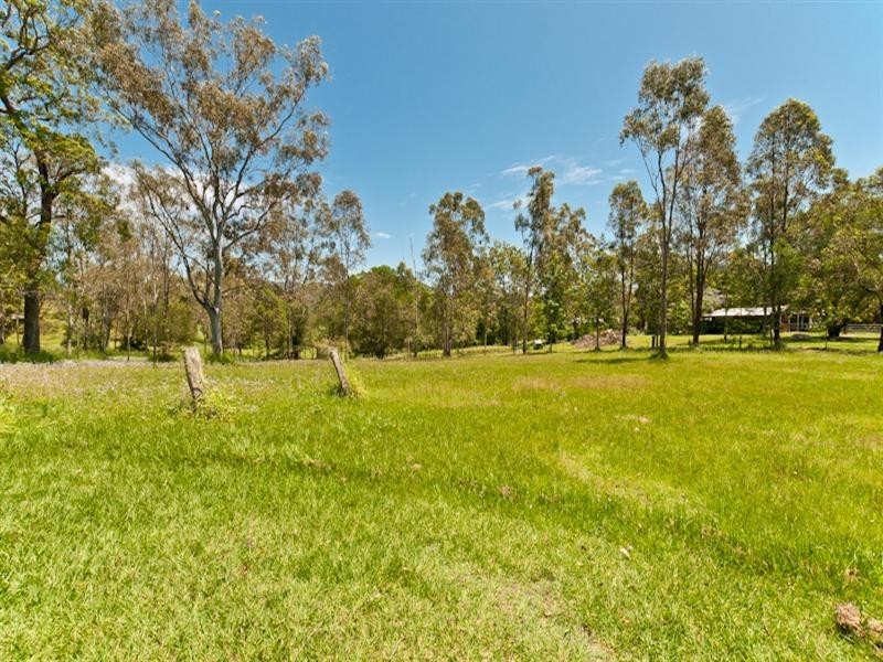 4 Mangifera Close, Wights Mountain QLD 4520