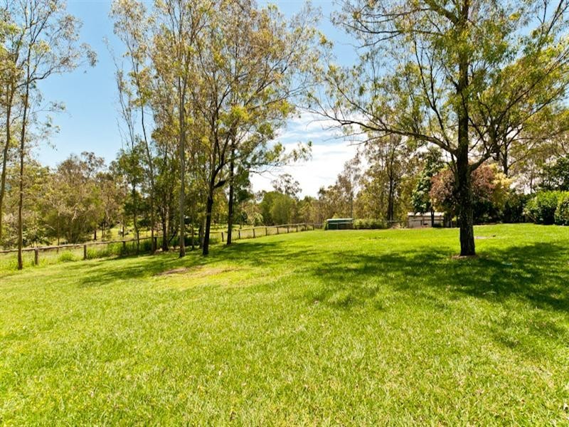 4 Mangifera Close, Wights Mountain QLD 4520