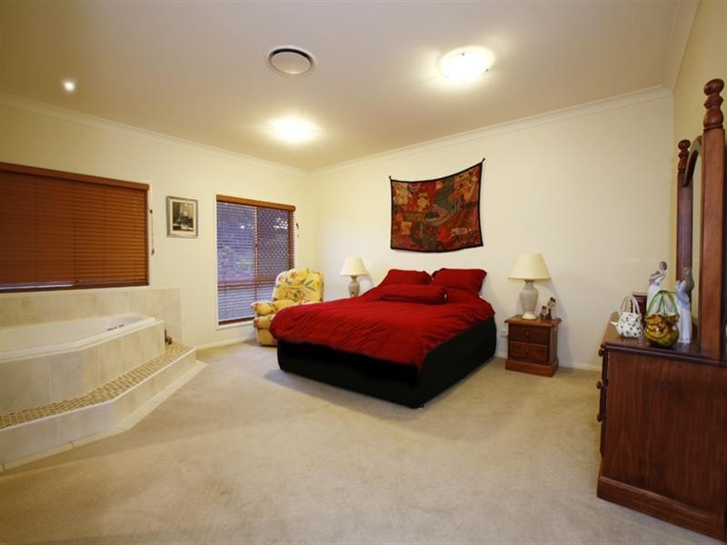 2 Ascot Crescent, Samford QLD 4520