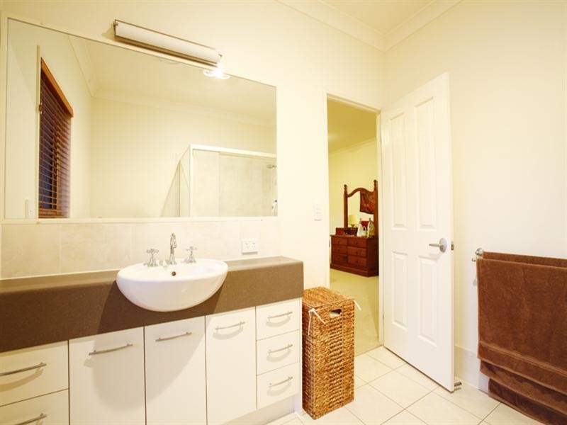 2 Ascot Crescent, Samford QLD 4520