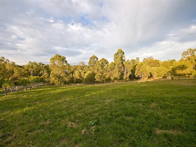 25 Westbourne Drive, Samford QLD 4520