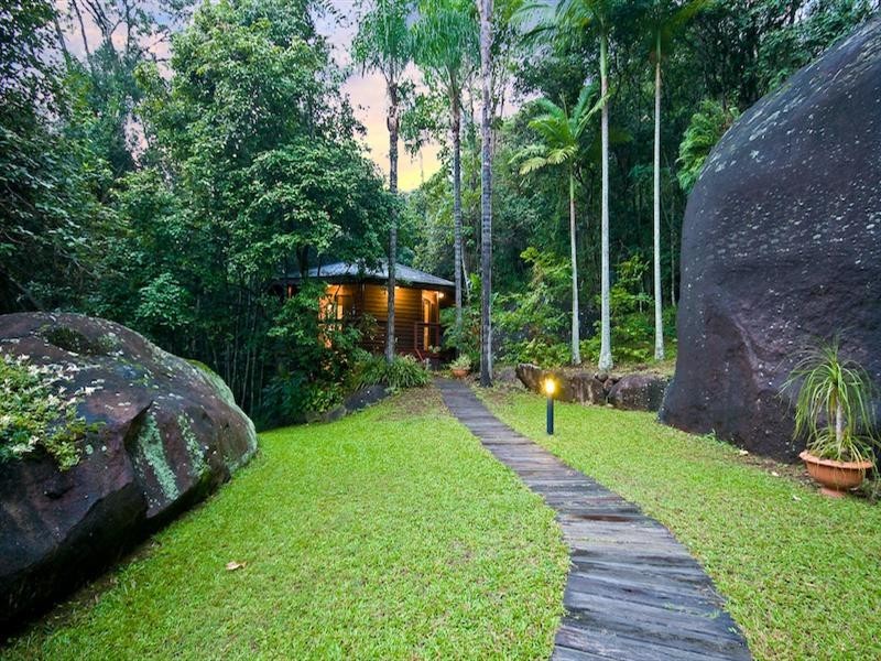 27 Nullamanna Road, Samford QLD 4520