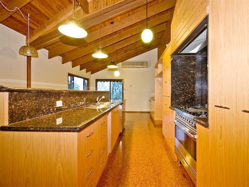 27 Nullamanna Road, Samford QLD 4520